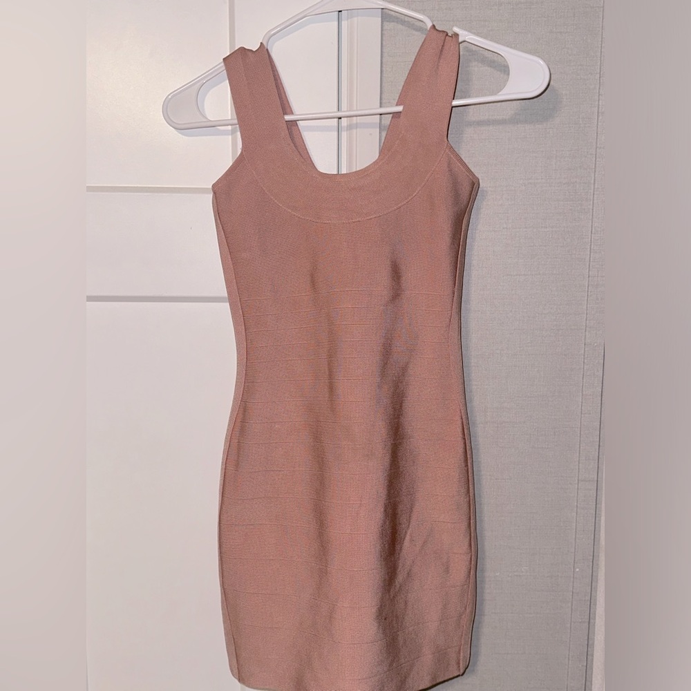 Guess bandage dress color dusty pink